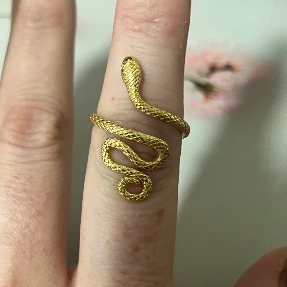 NWOT GOLD Adjustable Snake Ring